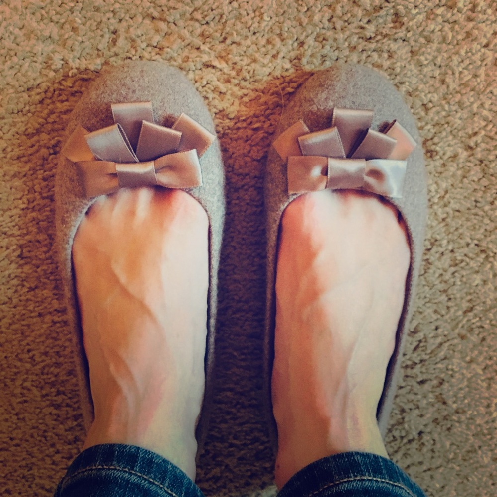 Fergalicious beige ribbon flats size 8